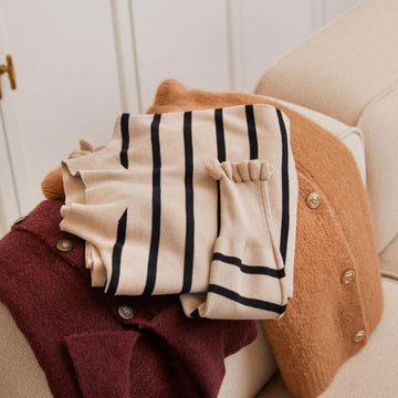 Stickade tröjor i fräscha färger och mönster