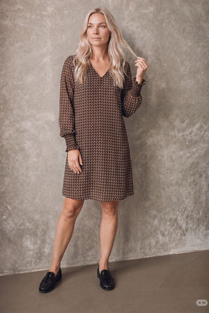 I SAY Bitten Pleat Dress Dresses A93 Geometric