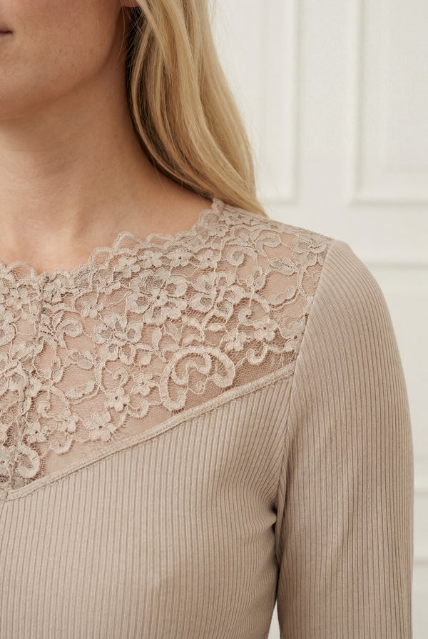 I SAY Dee Lace Blouse Basics 112 Sand