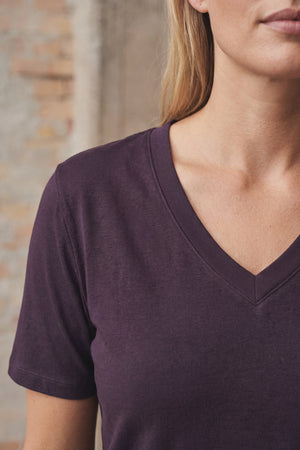 I SAY Nugga Basic V-Neck T-Shirt Basics 419 Aubergine